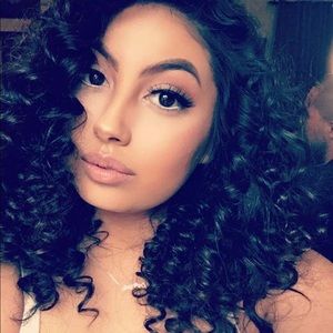 Meet your Posher, Monique